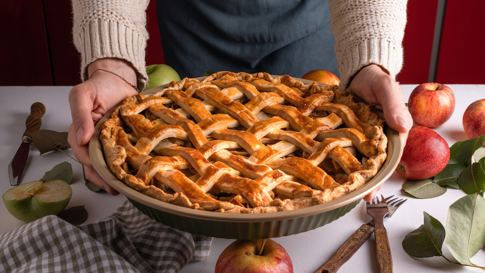 Bacon Offers A Savory Twist To Apple Pie